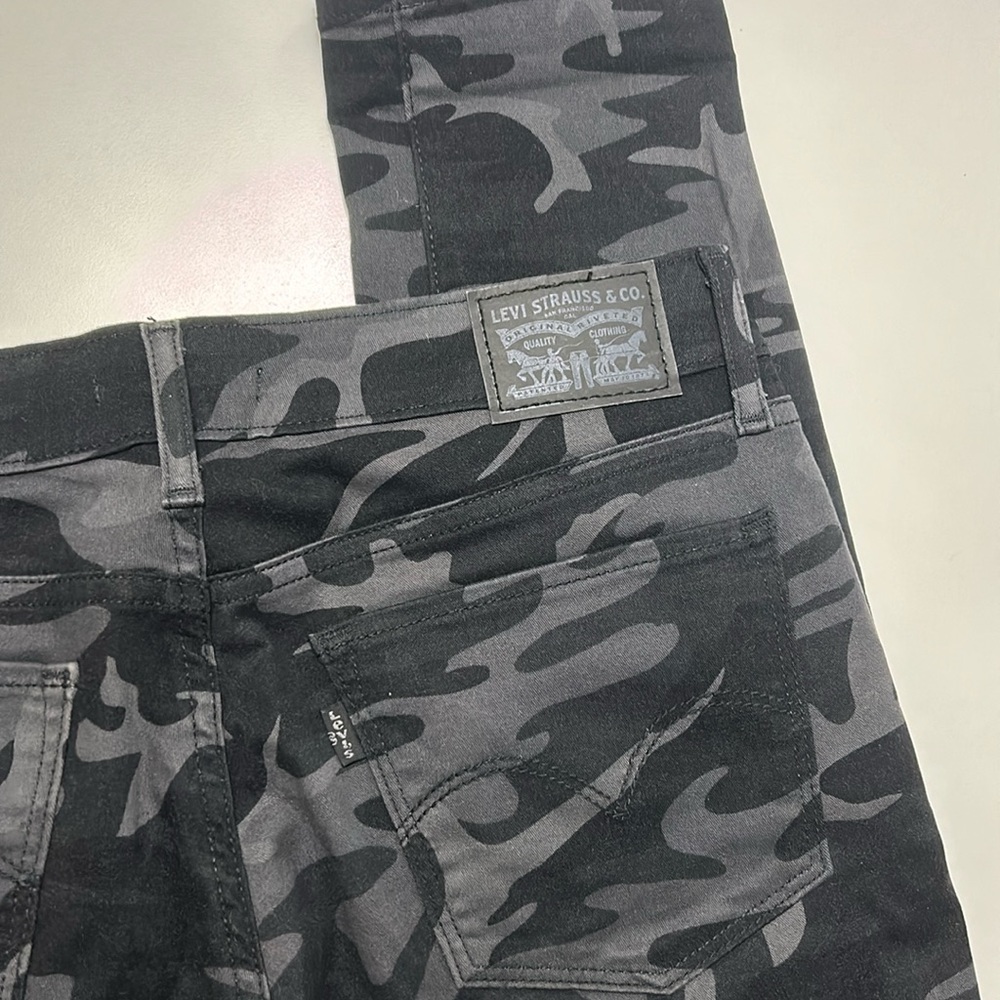 Levi’s 711 skinny black and gray camouflage jeans size 29. Excellent condition. - Picture 2 of 8
